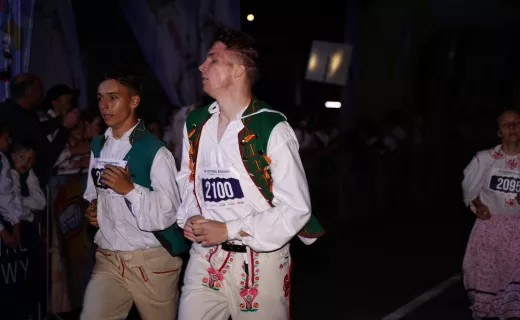 Pobiegli w strojach ludowych po zwycięstwo. Bieg Lachów i Górali rozpoczął 16. Festiwal Biegowy w Piwnicznej - 22